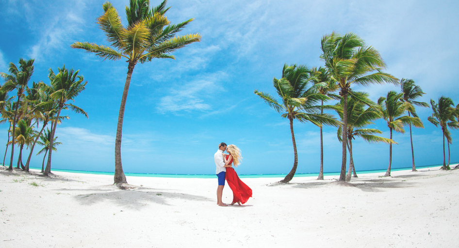 Отдыхающие на райском пляже в Доминикане