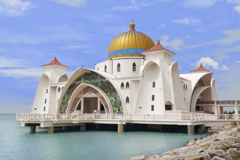 Мечеть в Малаккском проливе